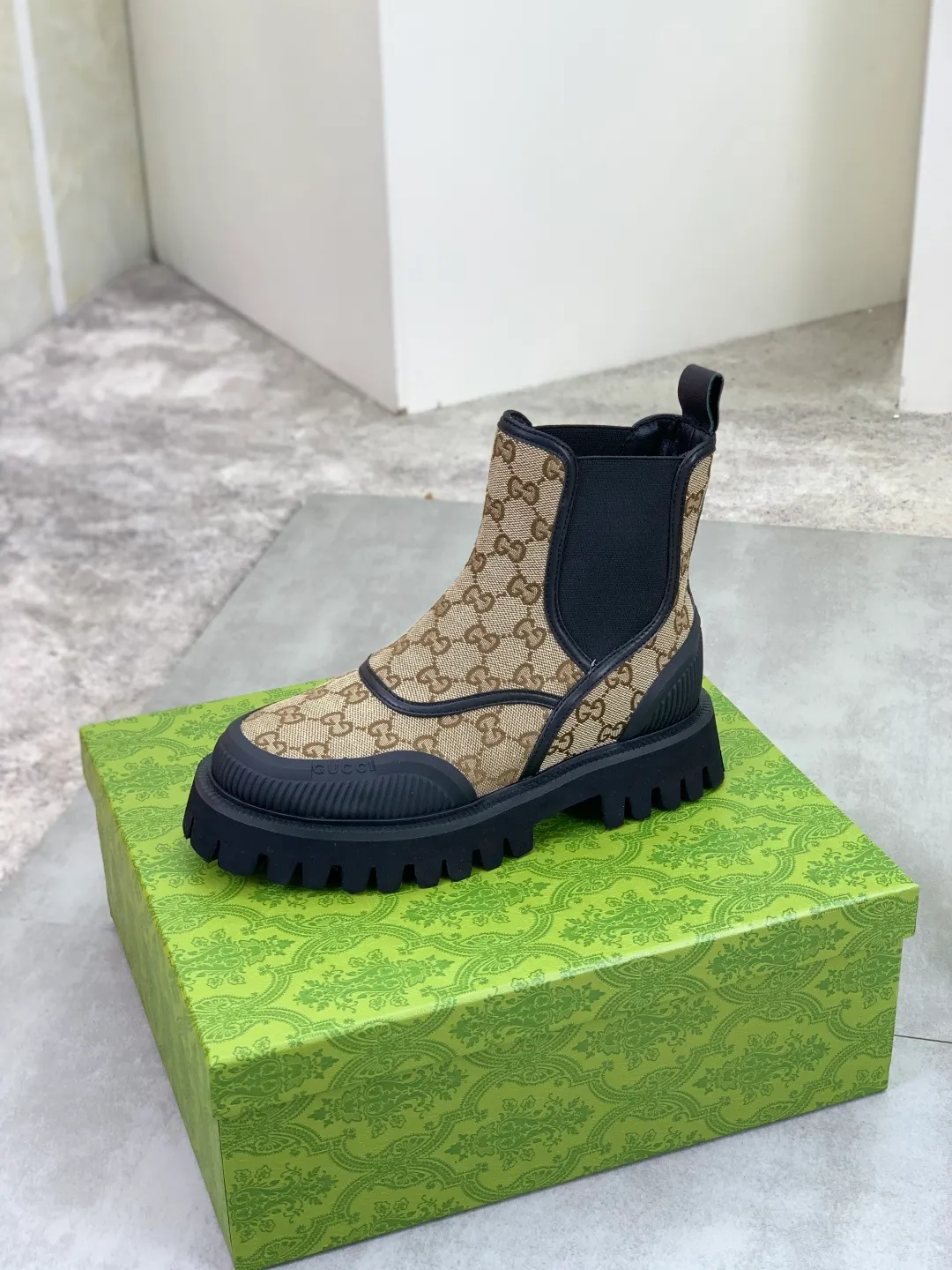 Men's Men's Shoes 💰P500 💰【New Style】 Gucci lazy slip-on couple 🧑‍🤝‍🧑 style high-top leather shoes hot selection (Gucci GUCCI) official website latest Gucci lazy 🎁 leather shoes, hot style 💥 style is simple and elegant, exclusive for trendy men. Unique official website latest brand original double G pressure Floral elements👑Original Gucci decoration, fashionable and elegant, the fabric is original calfskin with double G denim✅fully imported soft sheepskin lining, the official website specifies wear-resistant lightweight foam business outsole, the classic model is taken in real life🎬Number of yards: 36-46 Various colors available